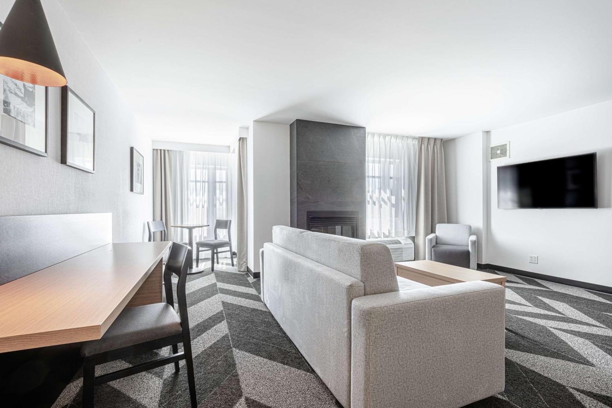Doubletree By Hilton Quebec Resort Bagian luar foto