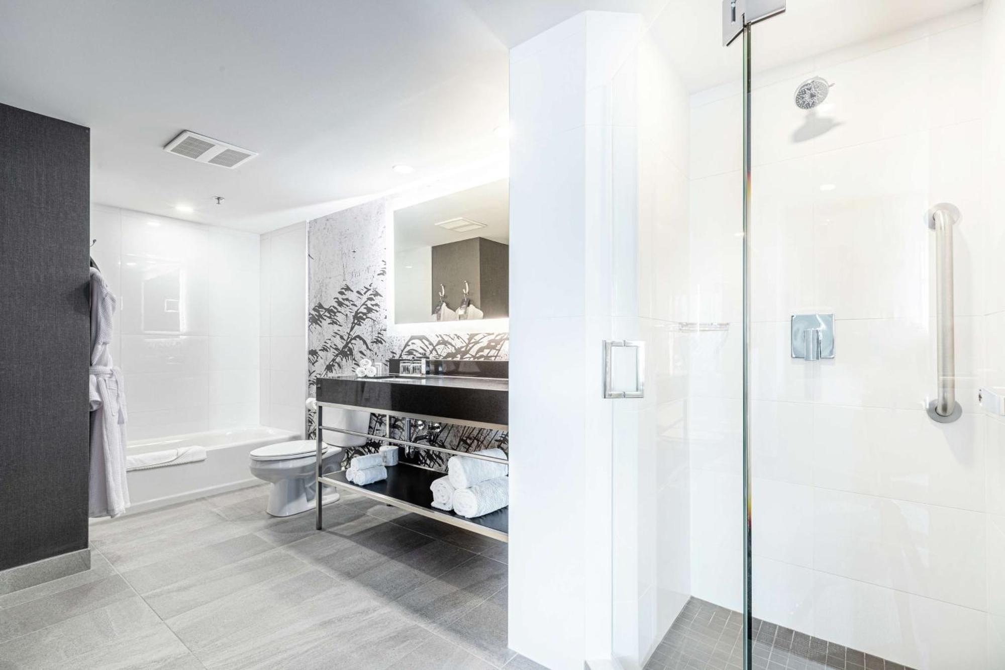 Doubletree By Hilton Quebec Resort Bagian luar foto